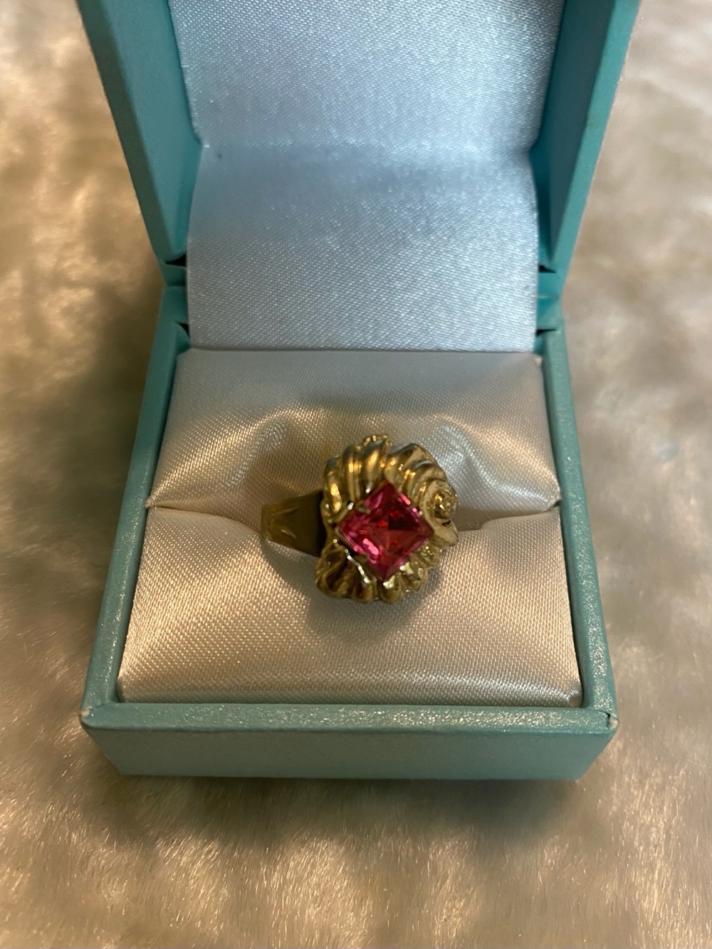 🍀VTG 1960’s Cleinman And Sons Gold Etched Ring Pink Centerstone